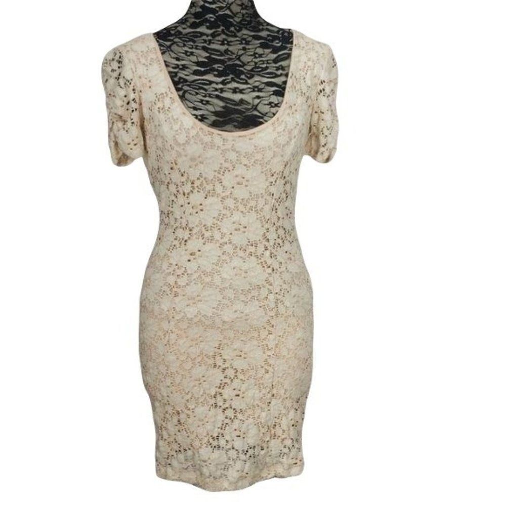 Pins and Needles Creme Lace‎ Size Medium Dress